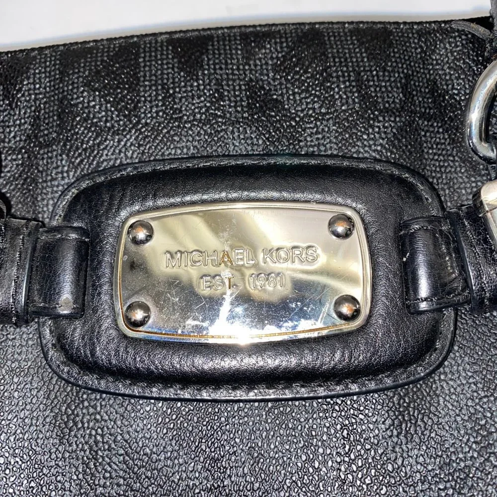 MICHAEL KORS Signature‎ Logo with Wallet